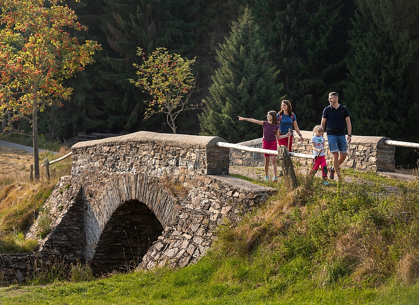 Familie im Schwarzwassertal