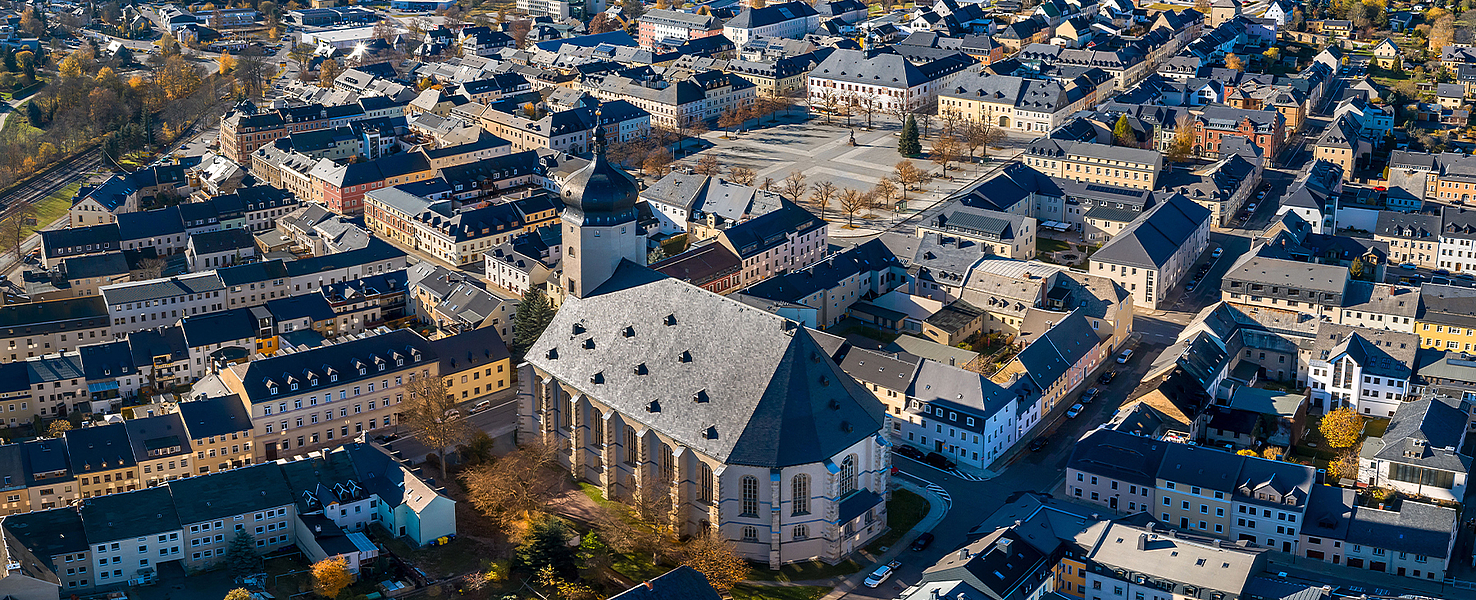 Luftbild mit Kirche