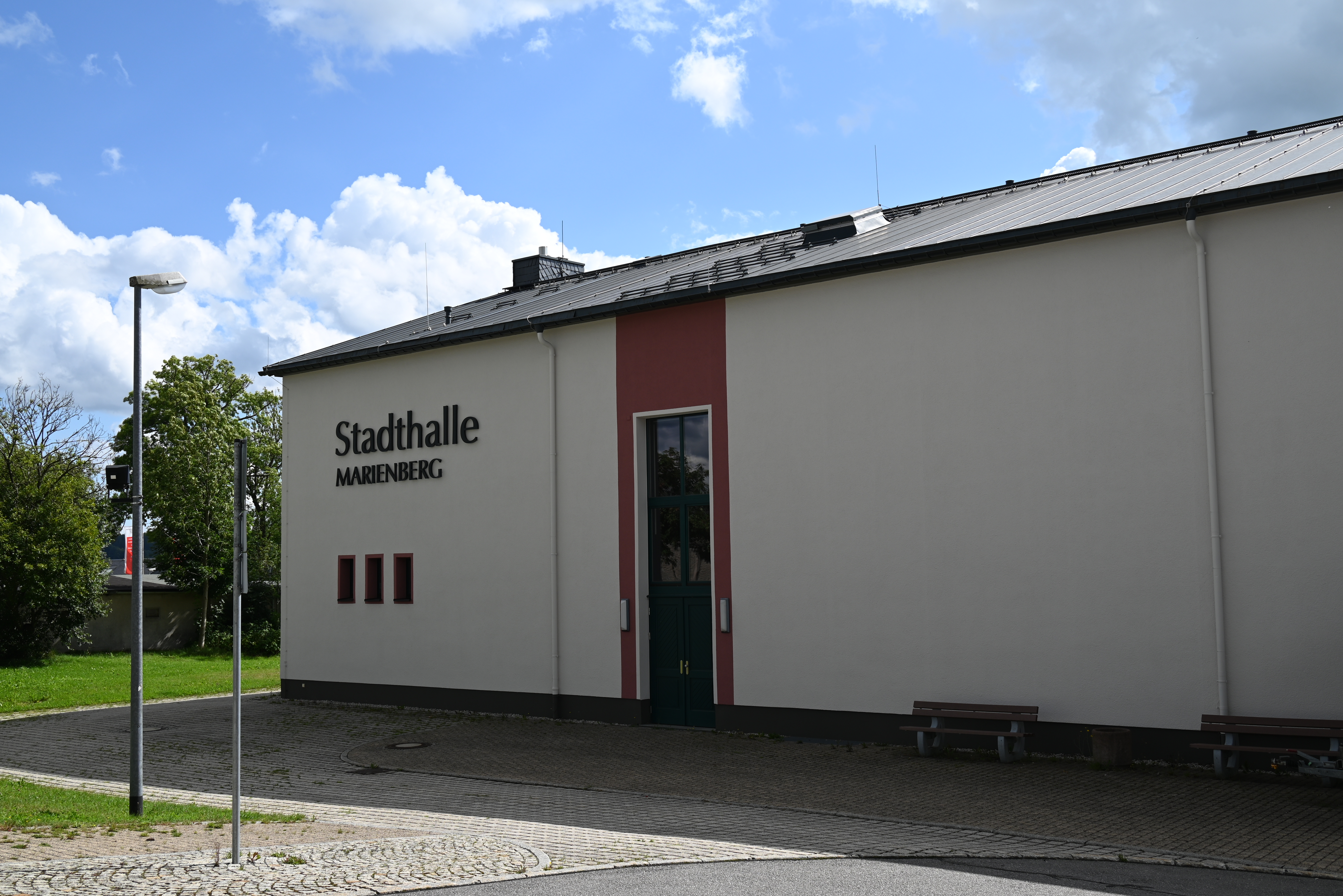 Stadthalle von außen